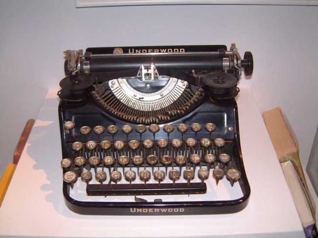10+Jack's_typewriter_is_on_display_at_the_Cultural_Center